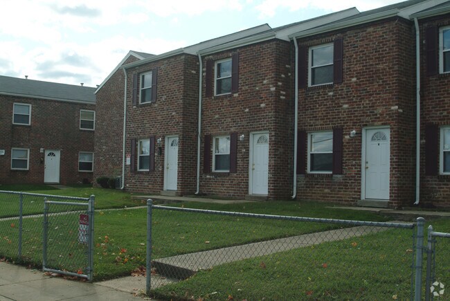 Primary Photo - 27th Townhomes