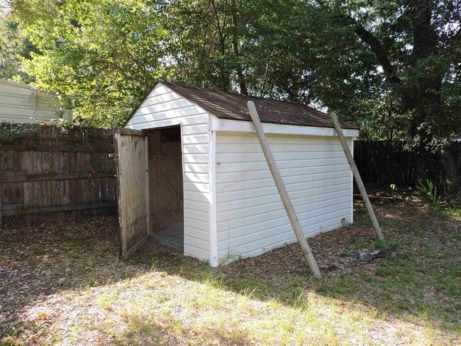 Building Photo - 4454 Bixby Cir