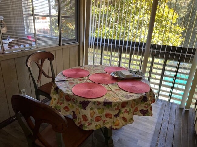 Building Photo - Beautifully remodeled 1 bedroom & 1 bath unit near Six Flags in Vallejo