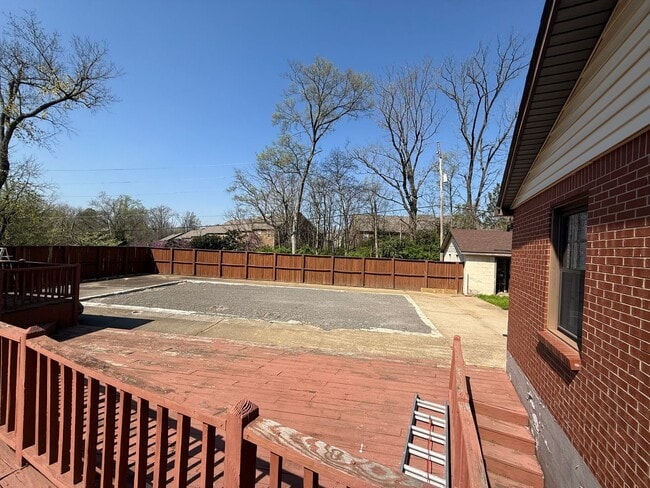 Building Photo - Prime Nashville Location with Comfort & Convenience