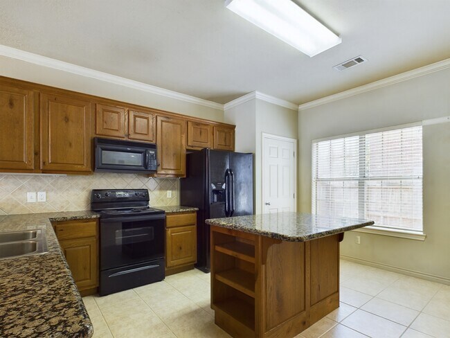 Building Photo - 422 Forest Dr Loop