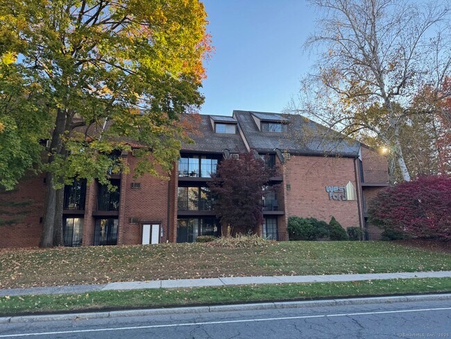 Building Photo - 181 Loomis Dr