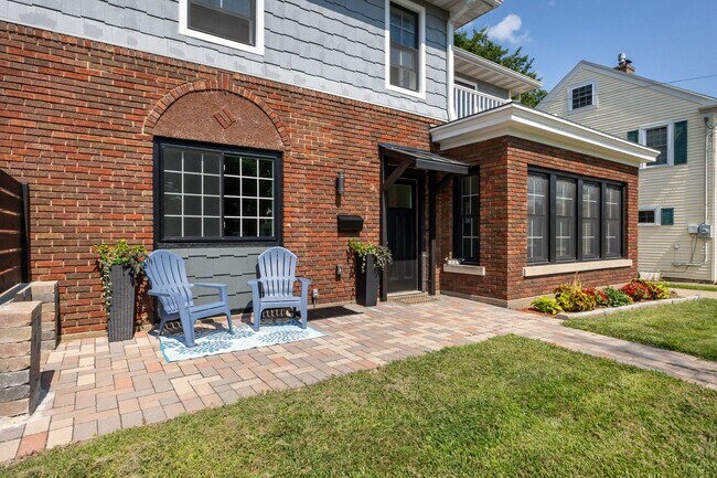 Building Photo - South Grandview