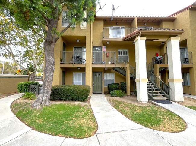 Building Photo - 1 bed, 1 bath located in Corona!