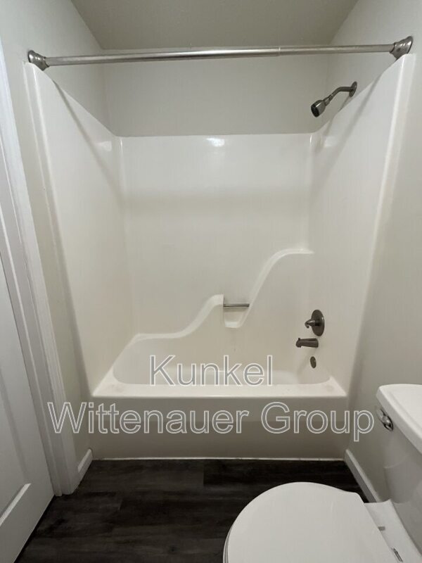 Building Photo - 19 Twin Oaks Dr