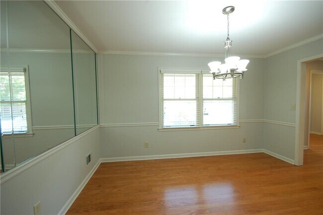 Building Photo - 2155 Heritage Heights