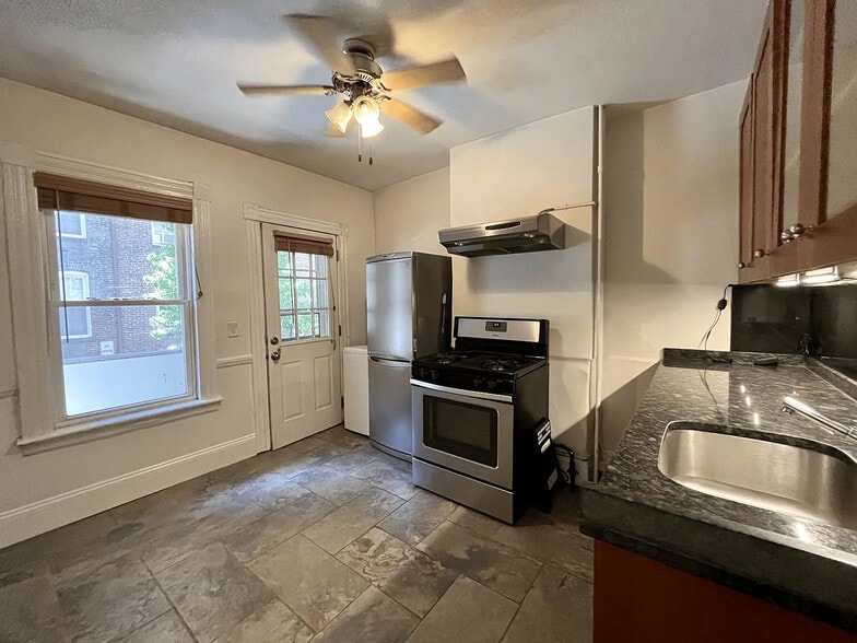 Building Photo - 48 Saint Germain St