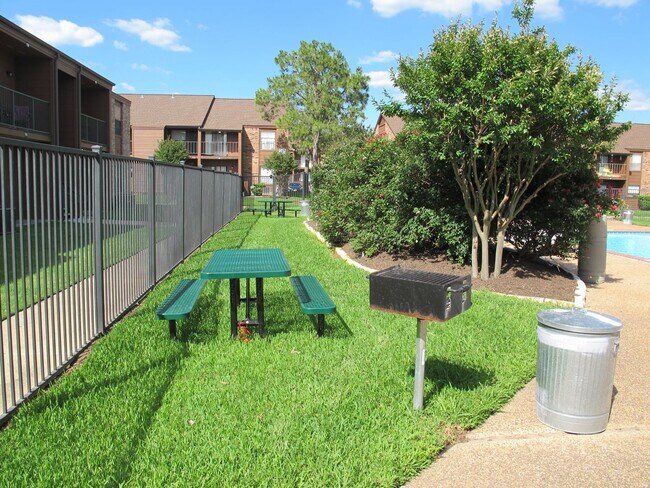 Building Photo - College Station - Cripple Creek Condos - 1 bedroom - 1 bath - pool on site.