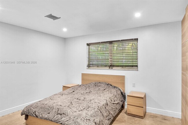 Building Photo - 5602 S Travelers Palm Ln