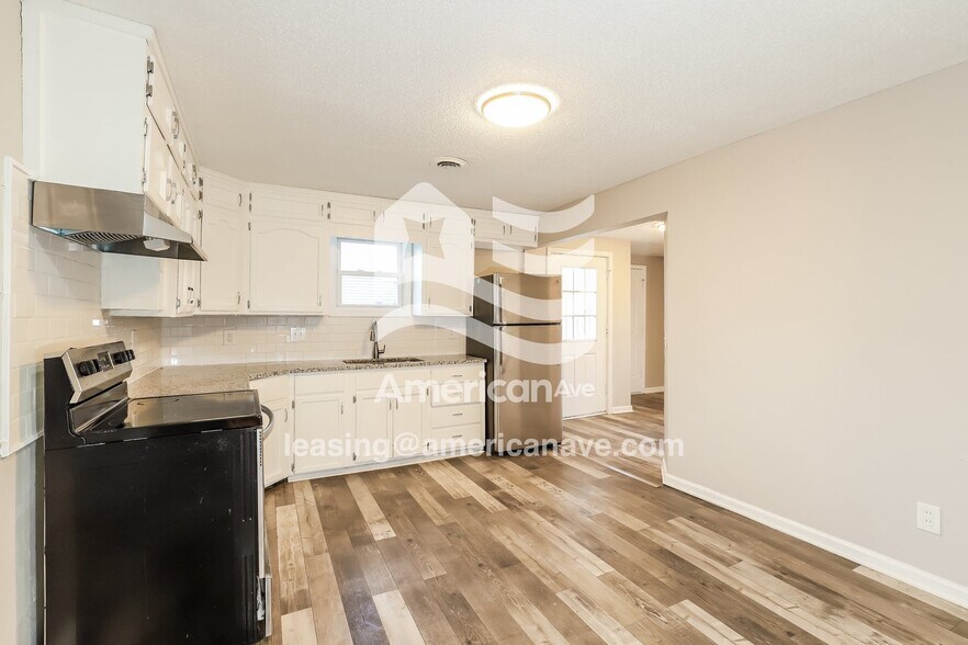 Building Photo - 5220 NE 46th Terrace