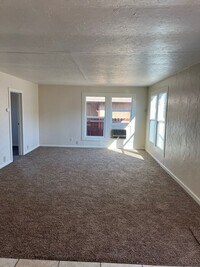 Building Photo - Cute house!