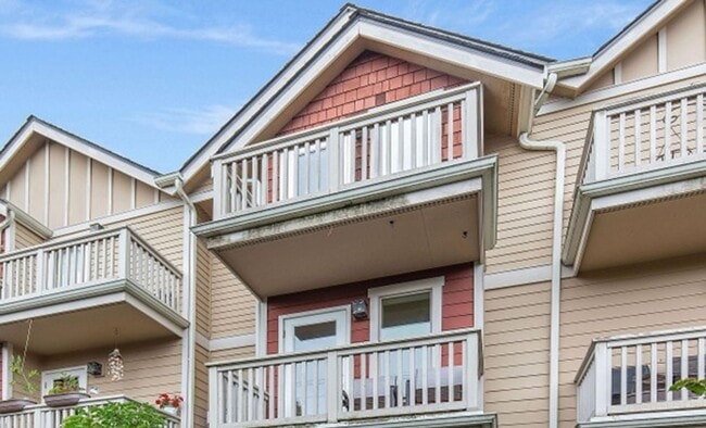 Building Photo - Energy-efficient townhome in the desirable community of Crown Hill is ready to be loved!