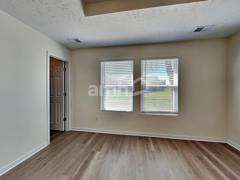 Building Photo - 2840 Meadow Gln