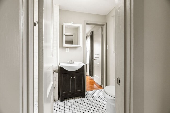 Building Photo - 1724 W 19th St