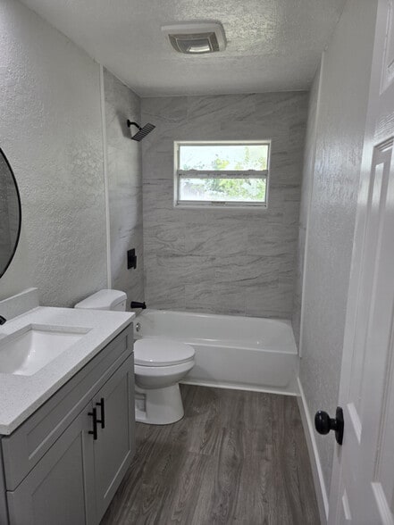 Building Photo - 266 Diamond St