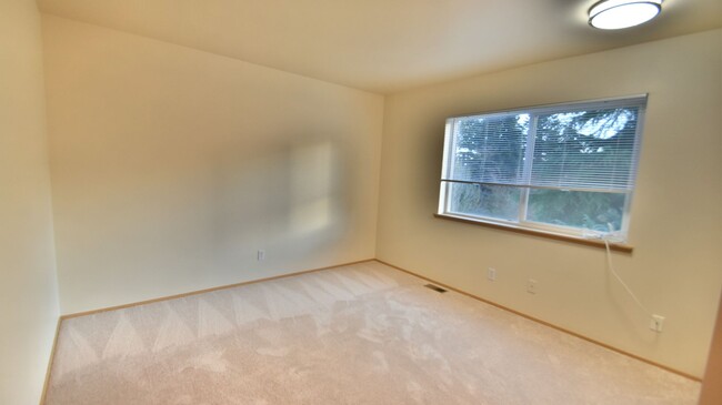 Building Photo - 3bd/3.5ba Lake Forest Park Home