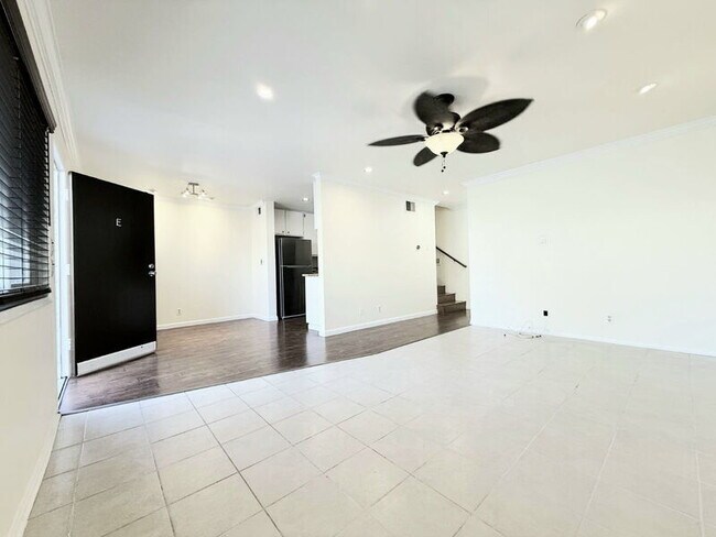 Building Photo - 809 E Acacia Ave