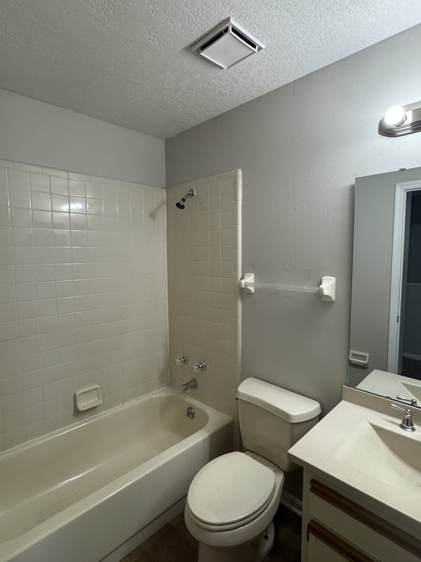Building Photo - 4447 Brook Hollow Cir