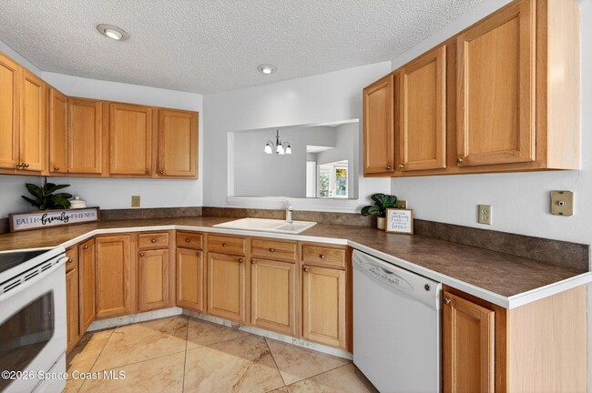 Building Photo - 737 Green Valley Ln