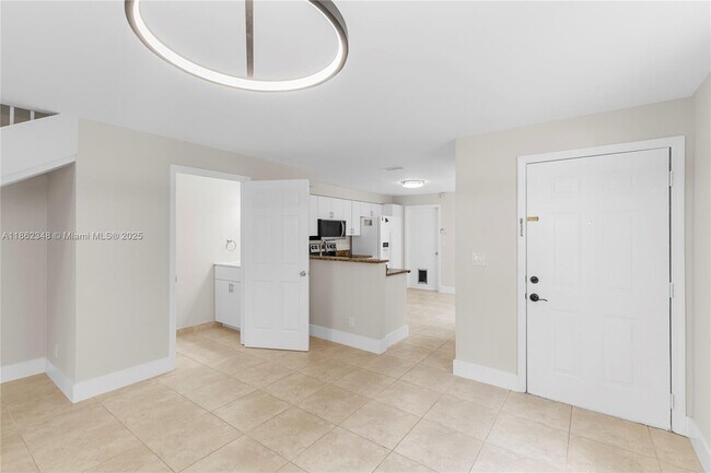 Building Photo - 1081 Sorrento Dr