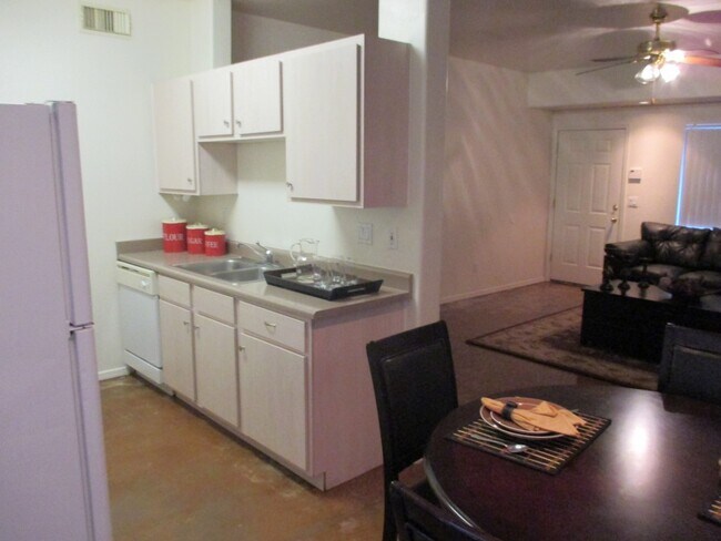 Building Photo - 2621 N Estrella Ave