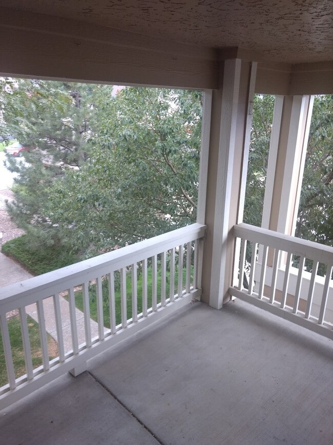 Building Photo - Inviting 2 Bedroom 2 Bath Top Floor Condo - Available August 10!
