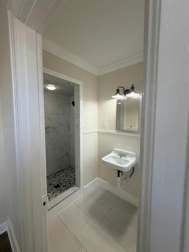 Building Photo - 814 N Congress St