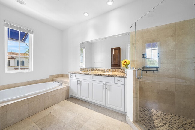 Building Photo - 824 Virginia Gardens Dr