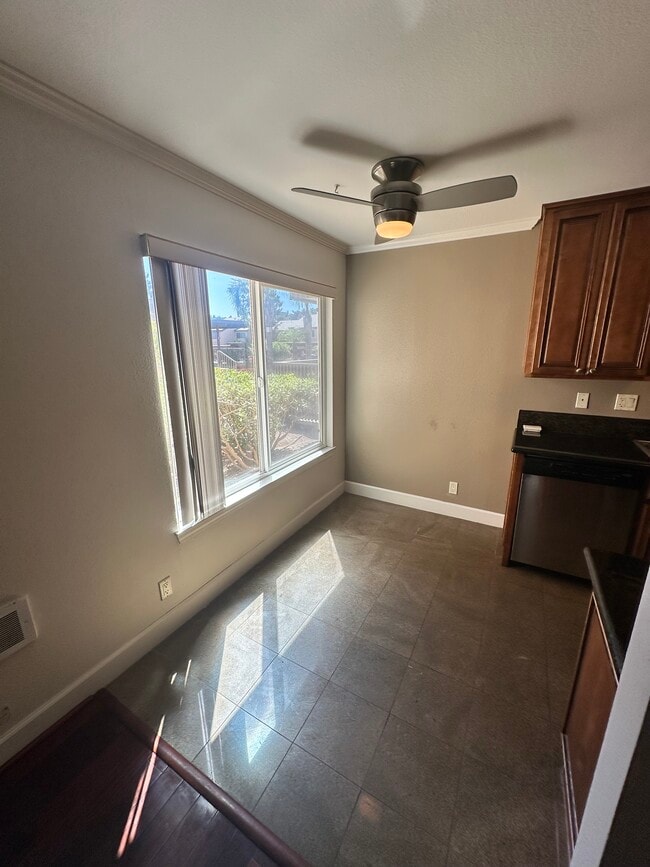 Building Photo - 8581 Villa La Jolla Dr