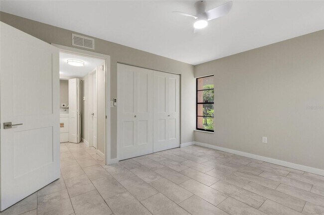 Building Photo - 2 Bed 2 Bath Unfurnished Condo - Sarasota