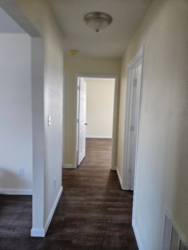 Building Photo - 302 N Main St