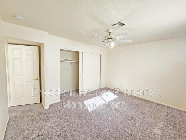 Building Photo - 2321 E Calvada Blvd