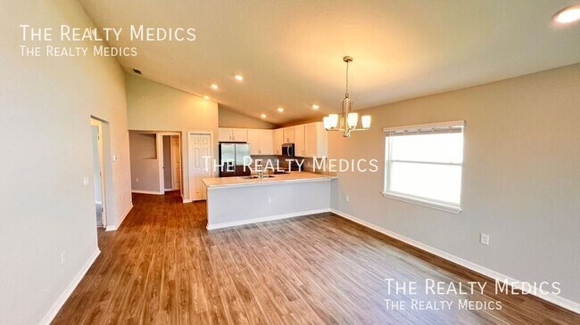 Building Photo - 1097 SILAS St