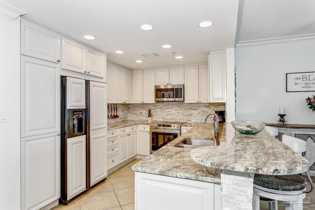 Building Photo - 5 Portofino Dr
