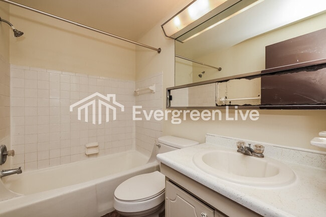 Building Photo - 5610 Troy Villa Blvd