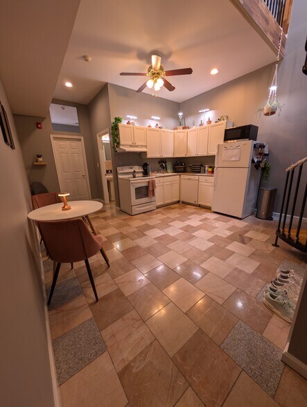 Building Photo - 4219 Ridge Ave