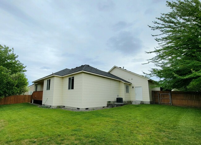 Building Photo - South Richland Rambler for Rent