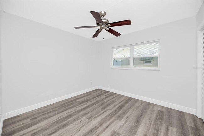 Building Photo - 3747 Shady Bluff Dr