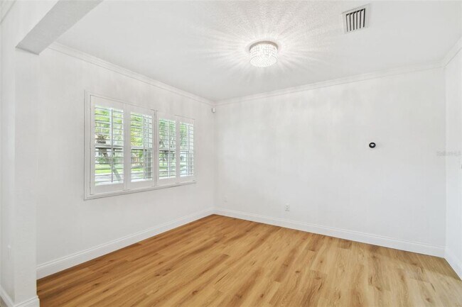 Building Photo - 4802 W Longfellow Ave