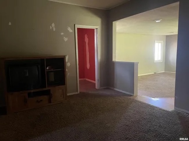 Building Photo - Great Location! $1,500 Down / $690 Month