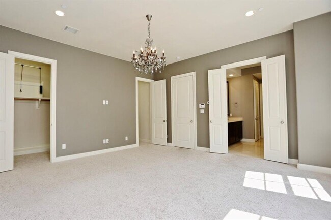 Building Photo - 3216 McKinney St