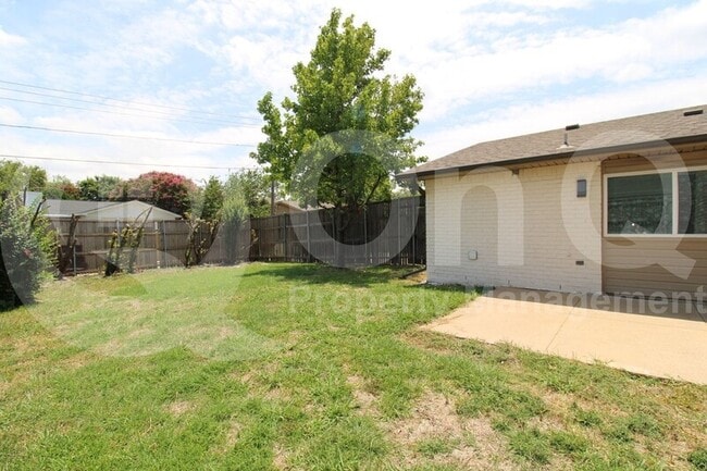 Building Photo - 3014 Tres Logos Ln