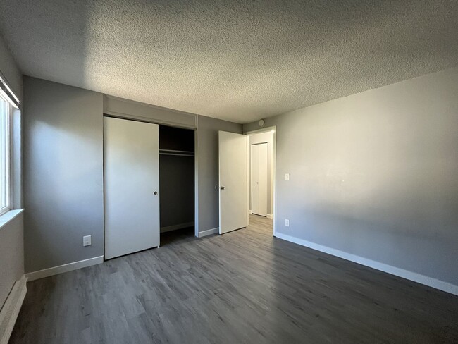 Building Photo - 8332 SW 21st Ave