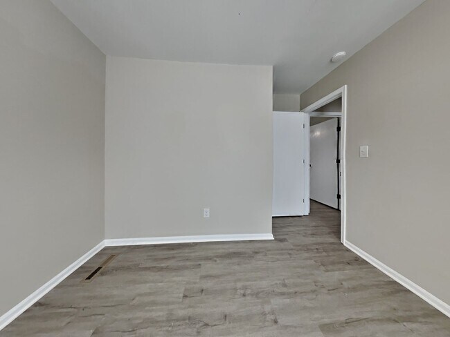 Building Photo - Charming 3-Bed, 2-Bath Home in Lee’s Summit | Cul-de-Sac, Fireplace & Fenced Yard