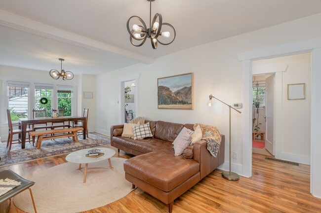 Building Photo - Charming 2 Bed, 1 Bath Home with Bonus Off...