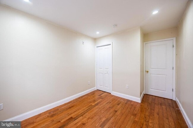 Building Photo - 4706 Chestnut St