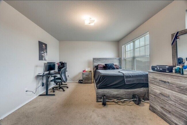 Building Photo - 926 Hurstwood Dr
