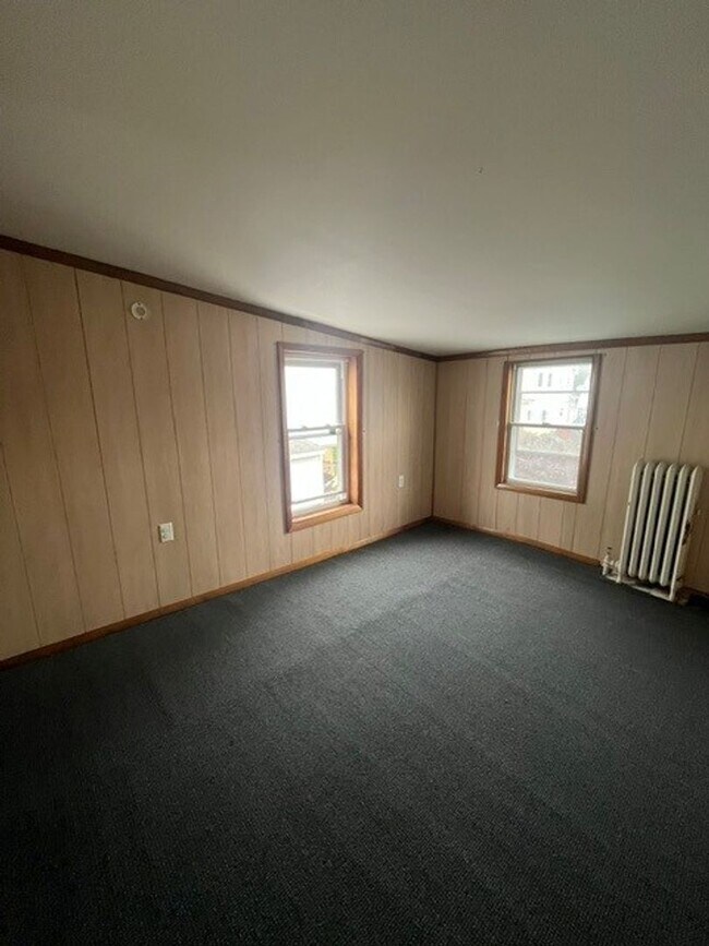 Building Photo - 3 bedroom 1 bathroom