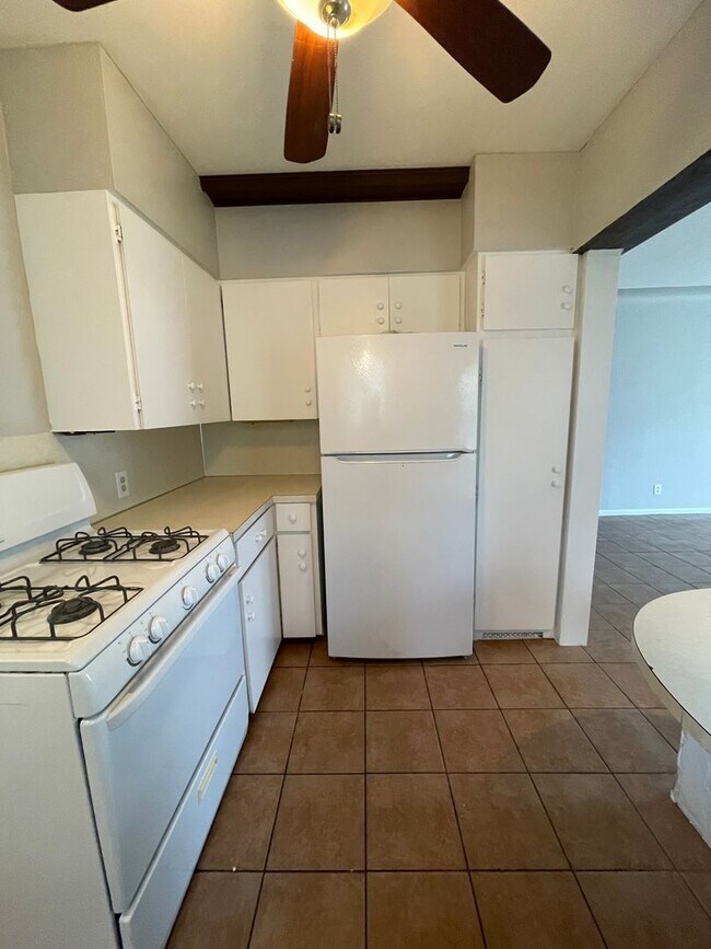 Building Photo - Adorable 2 Bedroom home with finished basement!