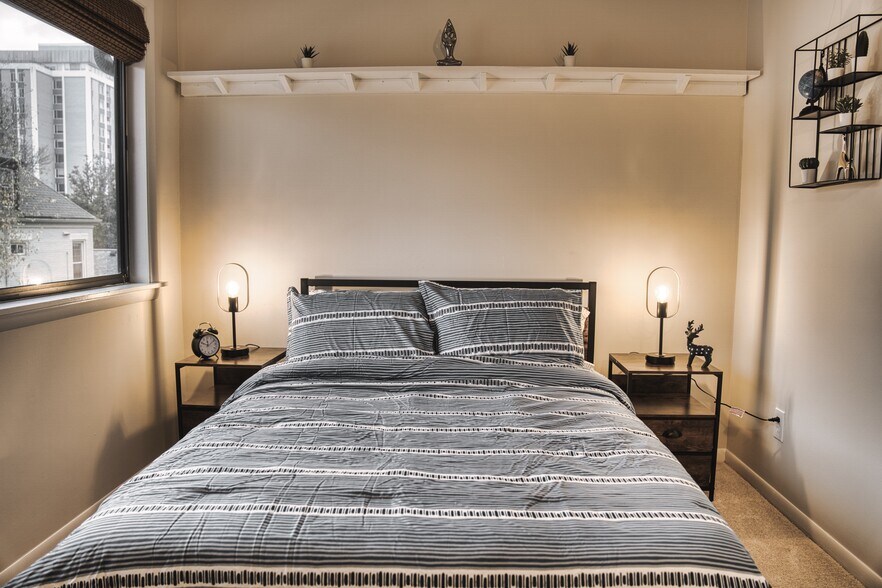 2nd Bed - 2430 Grandview Ave